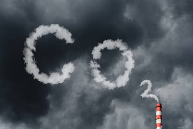 기후위기가 심해지면서 정부는 온실가스 배출량을 0으로 만든다는 '탄소중립'에 동참하고 있다. [사진=Tomas Ragina/게티이미지뱅크]