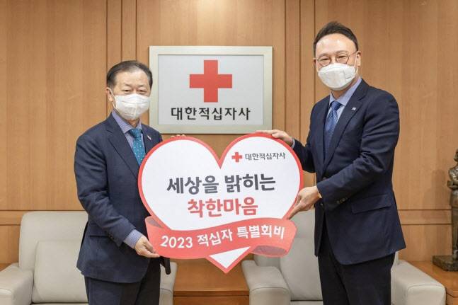 신희영 대한적십자사 회장(왼쪽), 안상훈 대통령실 사회수석(대한적십자사 제공)