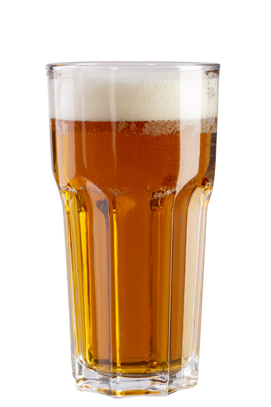 맥주 보리로 민든 양조주의 대표인 맥주. 이를 증류하면 알코올 도수가 높아지며 위스키가 된다. 게티이미지