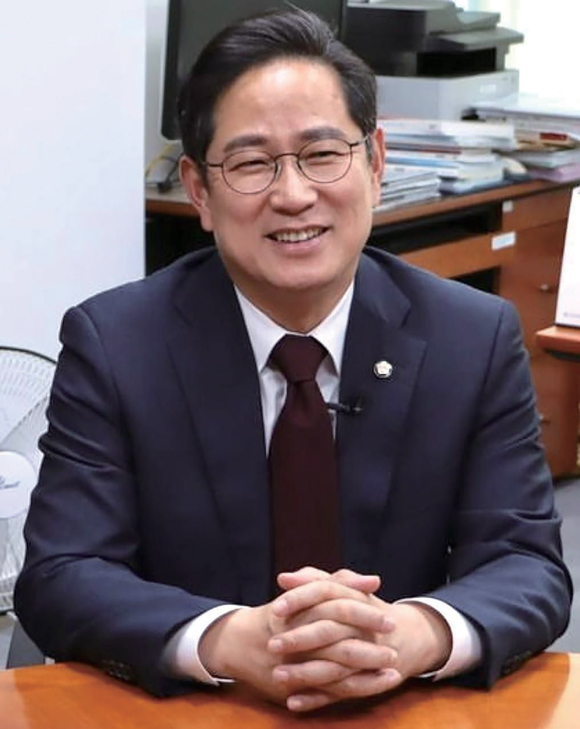 박수영 국민의힘 의원이 11월19일 부산 남구 지역구 사무실에서 시사저널과 인터뷰를 하고 있다. ⓒ박수영 의원실 제공