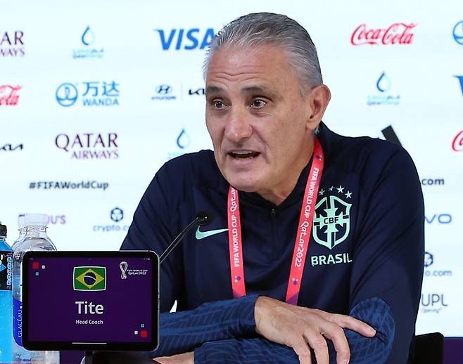 치치 브라질 대표팀 감독이 4일(현지시간) 카타르 알라이얀의 월드컵 메인미디어센터(MMC)에서 공식 기자회견을 하고 있다. 알라이얀 | 연합뉴스