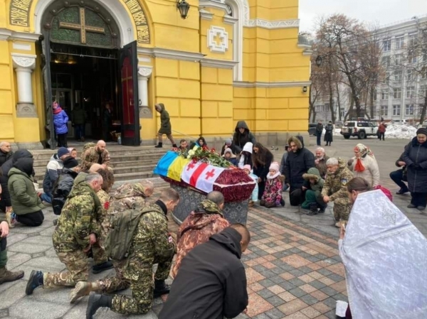 우크라이나 당국이 바흐무트에서 사망한 조지아군의 장례식을 치르고 있다. / 사진=우크라이나 국방부 트위터