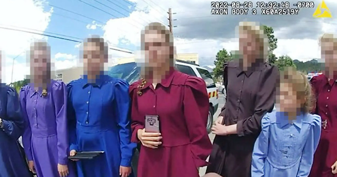 사이비종교 FLDS의 분파를 이끌던 지도자는 20여 명의 아내(사진)를 뒀으며, 이중 10명 이상이 15세 미만 소녀인 것으로 확인됐다