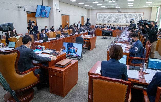 지난달 23일 오전 서울 여의도 국회에서 제400회 국회(정기회) 법제사법위원회 전체회의가 진행되고 있다.뉴스1