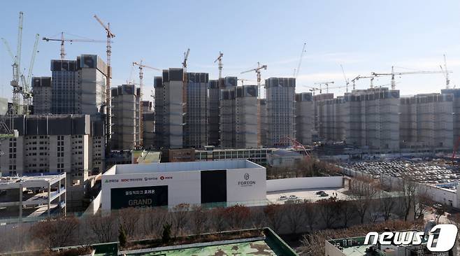 서울 강동구 둔촌주공 재건축 단지 공사 현장. 2022.12.5/뉴스1 Copyright (C) 뉴스1. All rights reserved. 무단 전재 및 재배포 금지.