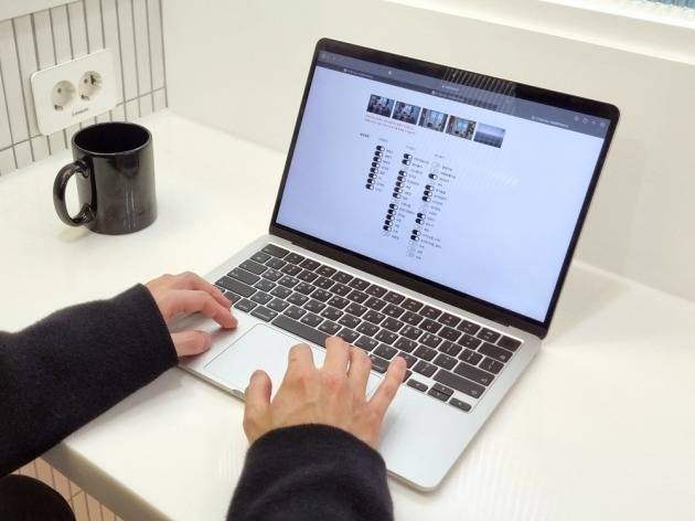 호스트(집주인)가 삼삼엠투에 방을 등록하는 모습.