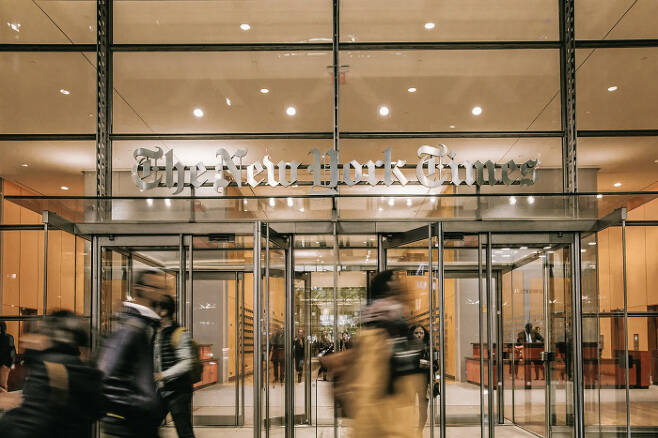 미국 주요 일간인 뉴욕타임스 기자를 포함한 직원들이 8일(현지시간) 자정부터 24시간동안 한시적으로 작업을 거부하는 파업에 돌입했다. 이같은 파업은 1981년 이후 처음이다. 사진출처 뉴욕타임스 웹사이트