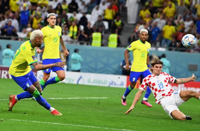 네이마르가 연장 전반 추가시간 1분 선제골을 터뜨리고 있다. 도하|EPA 연합뉴스