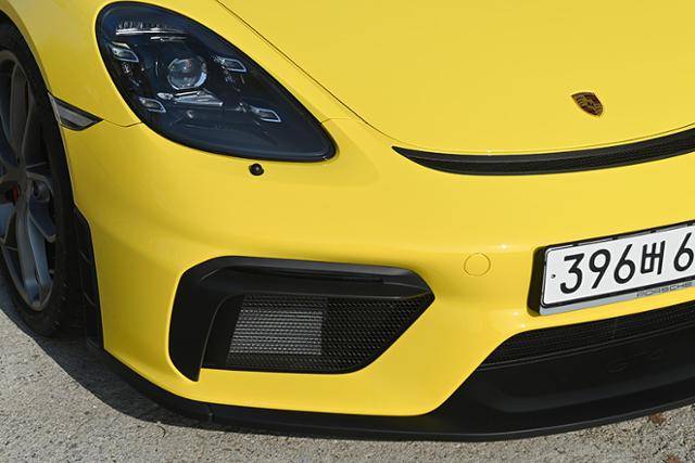 포르쉐 718 카이맨 GT4