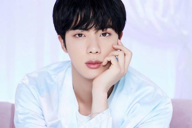 방탄소년단 진, 빌보드 선정 2022 최고의 K팝송 男솔로 최고 순위