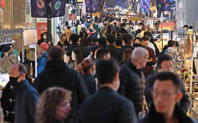 사람이 몰린 곳에서 호흡이 가빠진다면 과호흡증후군일 수 있다./사진=연합뉴스