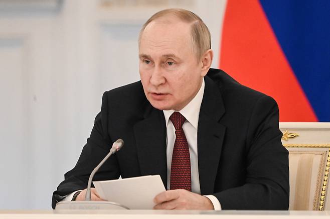 한 외신에 따르면 푸틴 대통령의 정장은 대부분 주문제작되며, 가격은 한 벌에 약 700만원에 달하는 것으로 알려졌다. [TASS]