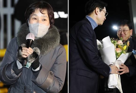 김경수 전 경남지사 부인 김정순 씨가 27일 경남 창원시 마산회원구 창원교도소 앞에서 인사말 하고 있다.(왼쪽) 댓글 여론조작 혐의로 2021년 7월 26일 구속된 김경수 전 경남지사가 28일 경남 창원시 마산회원구 창원교도소에서 특별사면으로 출소하며 김정호 의원에게서 꽃다발을 받고 있다.(오른쪽) 2022.12.28 연합뉴스