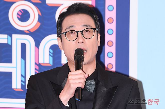 '2022 MBC 방송연예대상' 포토월 행사에 참석한 이윤석. ⓒ이혜영 기자 lhy@hankooki.com