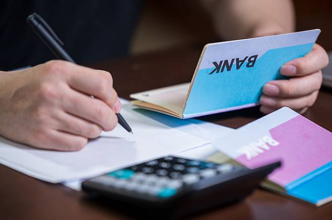 지역 신용협동조합이 고정금리 대출자들에게 금리를 올리겠다는 통보를 해 논란이 일었다./사진=이미지투데이