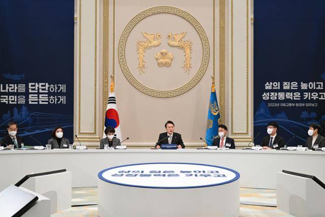 윤석열 대통령이 3일 청와대 영빈관에서 열린 부처 업무보고를 주재하고 있다. 대통령실 제공