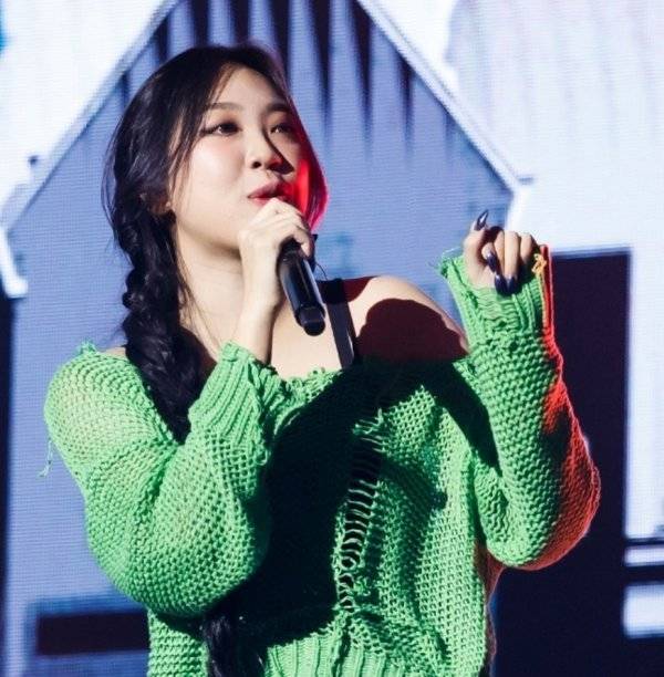 최근 엠넷 랩 경연프로그램 ‘쇼미더머니11’에서 우승한 래퍼 이영지는 “우승 목걸이가 스스로에게 떳떳하게 느껴질 때까지 노력하겠다”며 당찬 포부를 드러냈다. 사진제공|엠넷