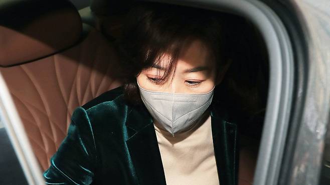 나경원 전 의원이 지난 11일 오후 서울 여의도 국민의힘 중앙당사에서 열린 국민의힘 서울시당 신년인사회를 마치고 차량에 오르고 있다. 국회사진기자단