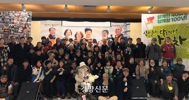 지난 14일 인천 부평구에서 유희 십시일반 음식연대 밥묵차 대표를 응원하는 <토요일은 밥이 좋아> 응원회가 열렸다. |김송이 기자