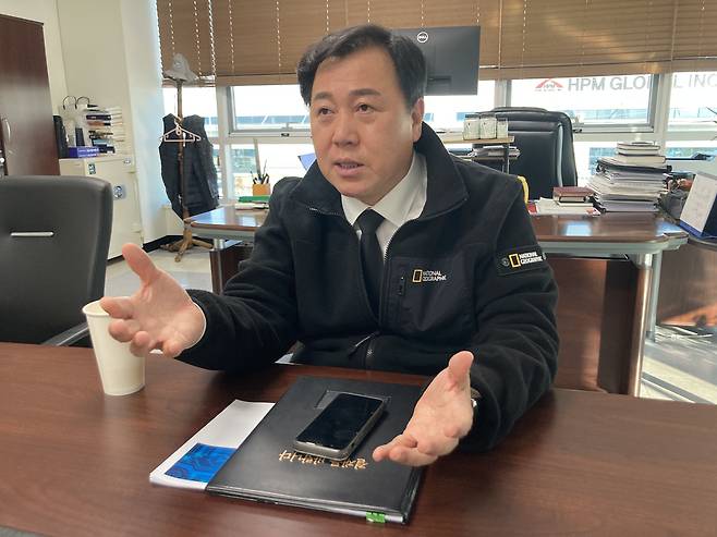 이성동 에이팩트 대표가 지난 18일 경기 안성시 에이팩트 사무실에서 조선비즈와 인터뷰하고 있다. /김민국 기자