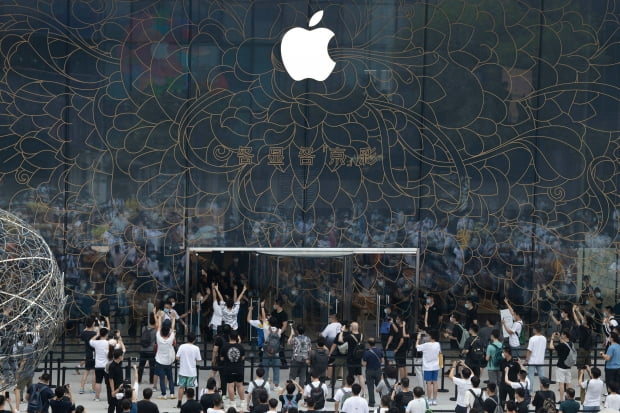 중국 베이징 산리툰에 문을 연 애플의 플래그십 스토어  /사진=AP