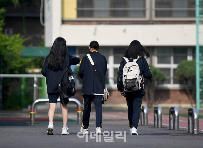 서울 한 중학교에서 등교 중인 학생들의 모습. (사진=이데일리 DB)