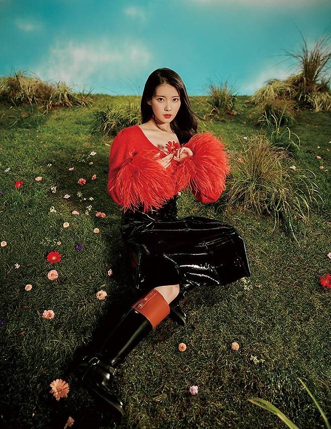 구찌 기프트 컬렉션 캠페인, 2021 아이유를 모델로 아트 디렉팅을 맡았다.