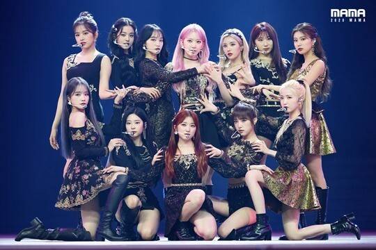 2020년 엠넷 아시안 뮤직 어워즈(2020 MAMA)에서 공연하는 아이즈원. 씨제이이엔엠(CJ ENM) 제공