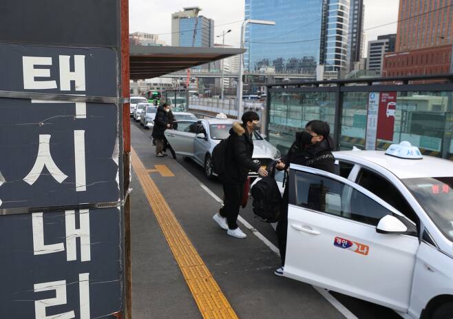 내달 1일부터 서울 택시의 기본요금이 1000원 인상된다. 뉴스1