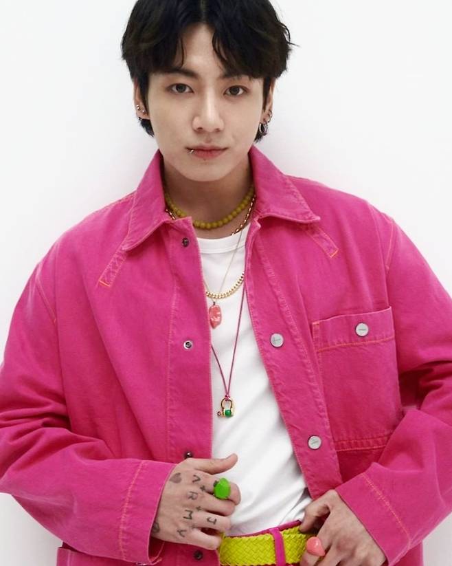 방탄소년단 정국X찰리 푸스 'Left and Right', 써클차트 디지털 포인트 2억 돌파 '大기록'