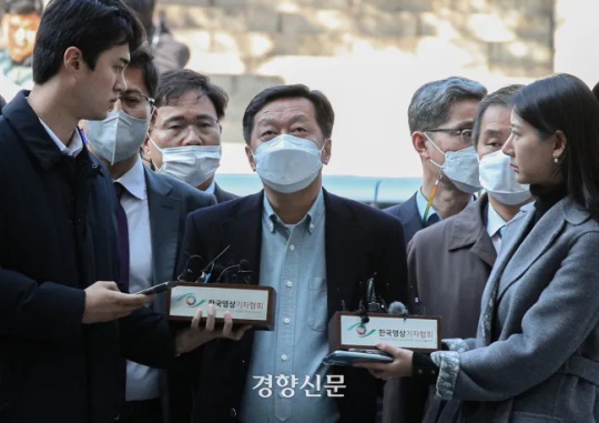 Jeong Jin-sang, former secretary on political affairs and coordination to the leader of the Democratic Party of Korea, is absorbed in thought while receiving questions from the press on his way to his warrant review at the Seoul Central District Court in Seocho-gu, Seoul on November 18, 2022. Seong Dong-hun