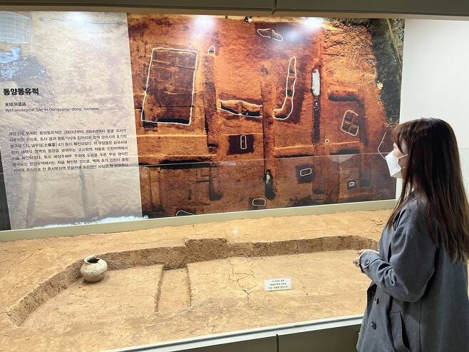 인천시립박물관에 전시된 백제시대 유적 모습 [촬영 신민재]