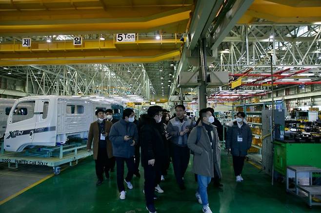 타타대우 LD공장 내부. 본공장에서 만들어진 캡이 사진 왼편에 늘어서있다. ⓒ타타대우상용차