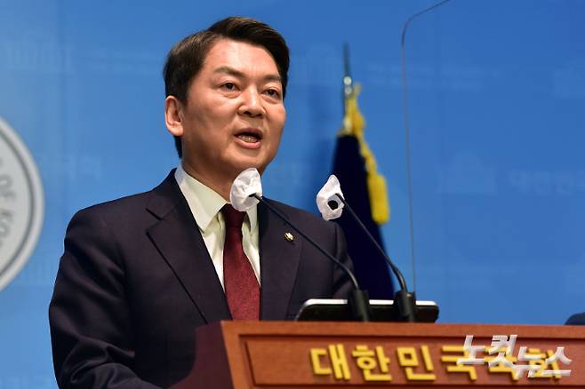국민의힘 안철수 당대표 후보가 지난 3일 서울 여의도 국회 소통관에서 전당대회 관련 기자회견을 하고 있다. 윤창원 기자