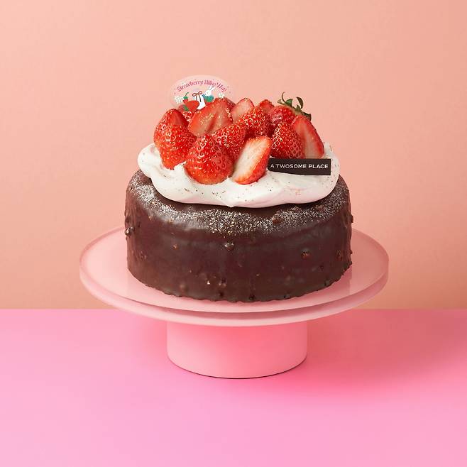 딸기 초콜릿 링딩동 케이크(투썸플레이스제공)