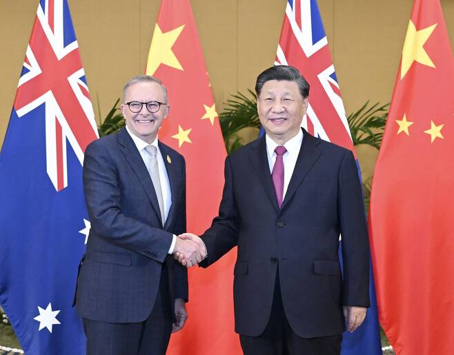 지난해 11월 인도네시아 발리에서 만난 앤서니 앨버니지(왼쪽) 호주 총리와 시진핑 중국 국가주석.