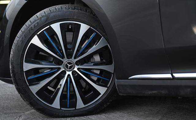 메르세데스-벤츠 EQE 350+