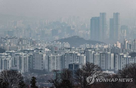 5일 서울 남산에서 바라본 시내 아파트 모습. 연합뉴스