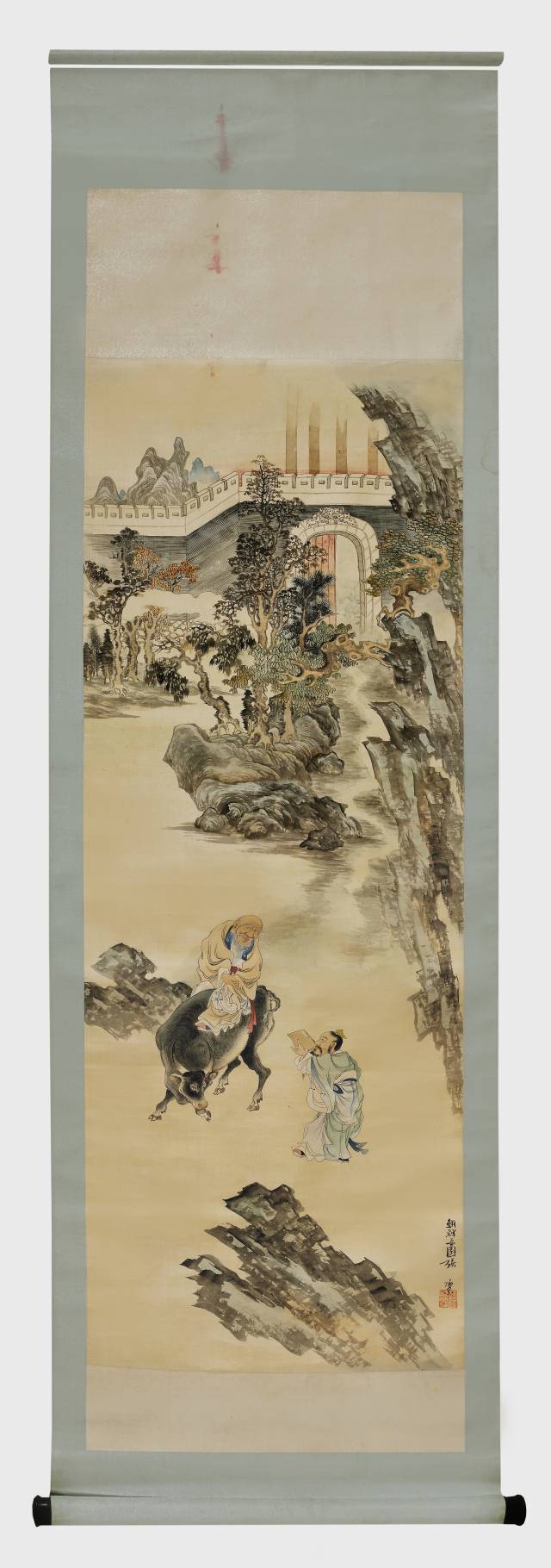 고종이 러시아 황제 대관식 선물로 전달한 오원 장승업의 고사인물도 4점 중 장승업의 '노자출관도' 등 2점이 9일 개막하는 크렘린박물관 특별전을 통해 127년 만에 공개된다. 장승업은 서명 앞에 '조선'을 명기해 외교 선물임을 드러내고 있다. /사진제공=국외소재문화재재단