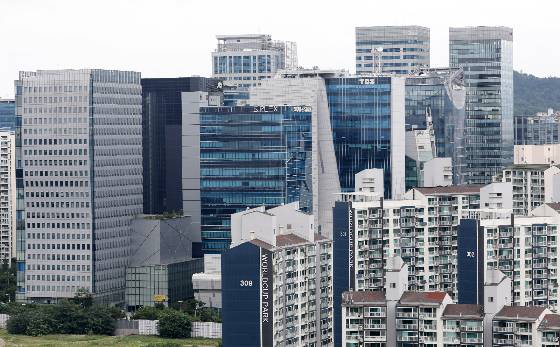 행정안전부는 14일 2023년 상가·오피스텔 등 건축물의 시가표준액에 관한 의견청취를 시행한다고 전했다. 시가표준액 사전 공개와 관련 의견 청취는 올해 처음으로 납세자 의견청취를 위해 도입한 제도이며, 이를 통해 시가표준액 산정의 타당성을 제고하는 것이 목표다./사진=뉴스1