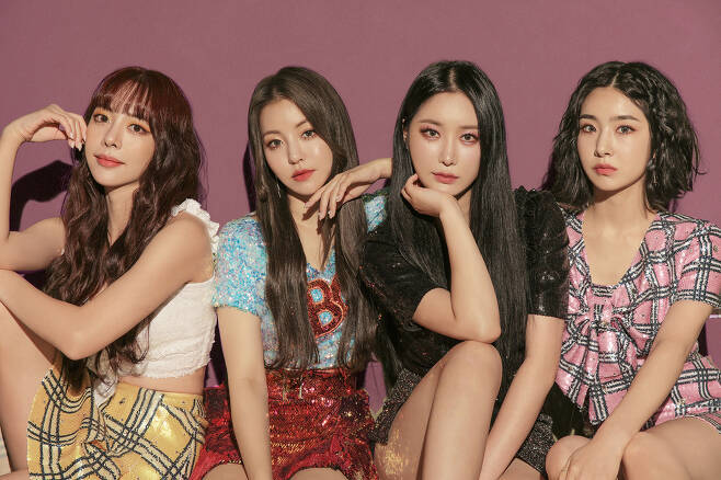 Group Brave Girls (private sector, Yu-Jeong, Eunji, Yuna) will release a new song amid rumors of a break-up.According to the results of the music review released on KBSs official website on February 15, Brave Girls will release a new song Goodbye.The composition of the new song was performed by the brave brother who is the head of the Brave Girls agency.The significant title of farewell sparked a recent spate of Brave Girls break-ups, which are set to expire Contract this month.Brave Entertainment, a subsidiary of the company, has not issued an official position on the dismissal of the Brave Girls.Private sector, Yu-Jeong, Eunji and Yuna, who made their debut in 2016 with Brave Girls 2, celebrated their seventh anniversary this year.2017 years The song Rollin released in March enjoyed the joy of being ranked # 1 on the music charts by being re-examined through the video site YouTube comment collection video in four years, but the songs released after the reverse did not succeed in the box office.Music concerts have been postponed indefinitely, and music fans are paying attention to Brave Girls members and their agency.