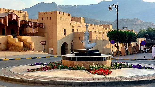 니즈와 올드 타운 초입 풍경