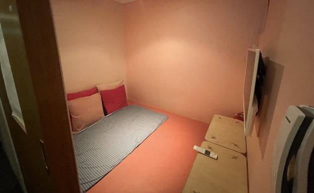 서울 서초구 서초동에 위치한 한 룸카페 방 내부 모습이다. /사진=이현주 기자