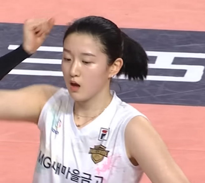 올스타전에서 춤추고 있는 이다현 선수. <사진제공 = KBS>