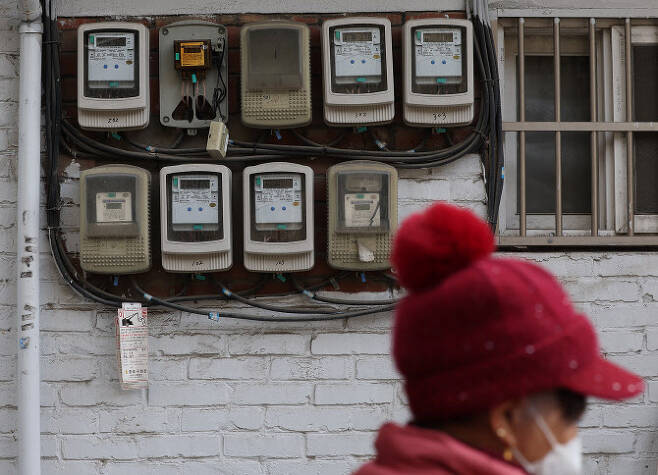 2일 오후 서울시내 한 건물에 전기 계량기가 나란히 설치돼 있다.(사진=연합뉴스)