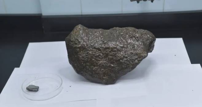 아르헨티나 세관이 압수한 무게 12.5kg짜리 운석. (출처=티엠포산후안)