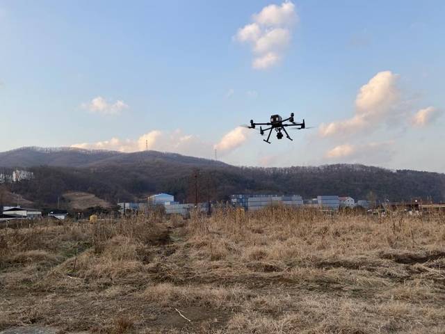 영농폐기물 불법 소각 여부를 감시하는 드론 모습. 제공=경기 용인시