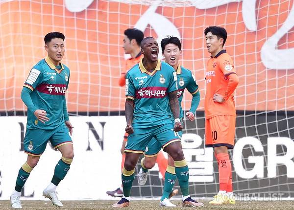 레안드로(가운데, 대전하나시티즌). 서형권 기자