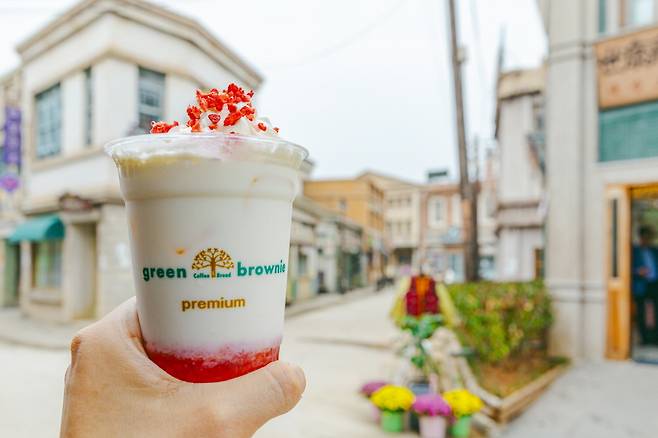 금성다방에서 맛볼 수 있는 논산딸기라떼. 논산은 국내 최대 딸긴 생산지다
