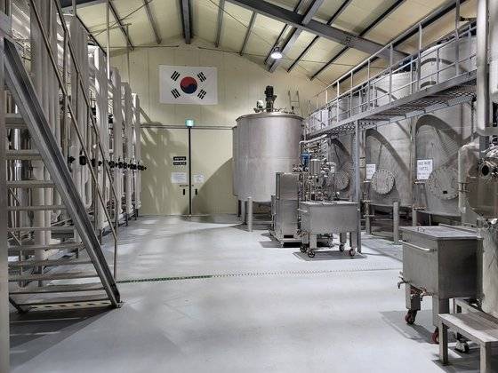 독도소주 공장 내부 모습. 사진 박이담 기자
